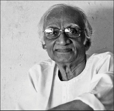 ஒரு பெஞ்ச், ஒரு லைட், ஒரு நாடகம்!