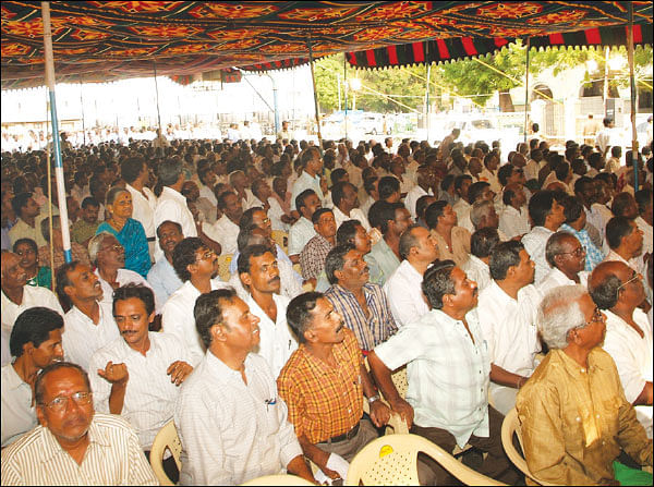 வருமான வரிக் கணக்குத் தாக்கல்... நீட்டிக்கப்பட்டுள்ள காலக்கெடு அரசு ஊழியர்களுக்கு ‘செக்’கா?