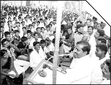 ''கட்டணம் இல்லாமல் கல்வி வேண்டும்''