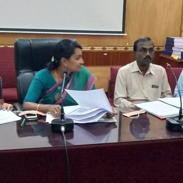`மே 1-ல் கோடை விழா தொடங்கும்; 3 கண்காட்சிகள் ரத்து!- நீலகிரி கலெக்டர் திவ்யா தகவல்