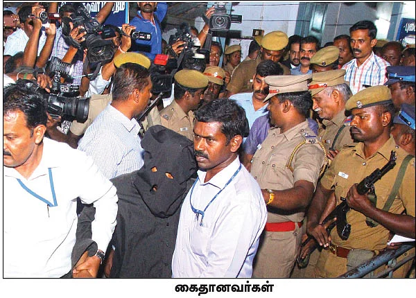 மோடியை விமர்சித்து சிக்கினார்களா?