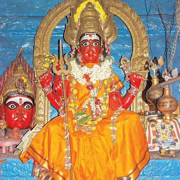 முதல் அழைப்பு அம்மனுக்கு!