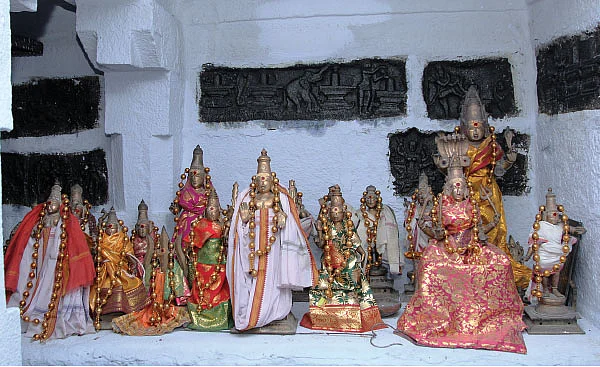 நாயன்மார் கதை சொல்லும் கருவறைச் சிற்பங்கள் !