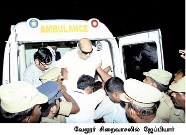 ''தலைக்கவசம் அணிந்து இருந்தால்..?''