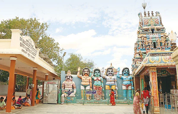 வெடிச் சத்தம் ஒலிக்கும் வெள்ளக்கோயில்!