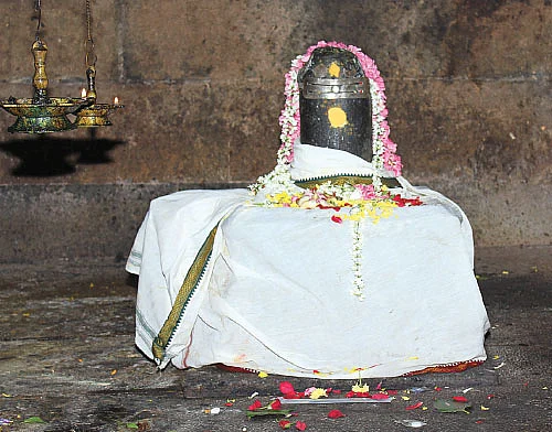 மாங்கல்ய பலம் அருளும் அம்பிகை - பிறவிப் பிணி தீர்க்கும் ஈஸ்வரன்!