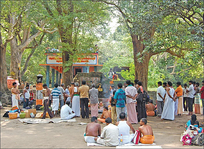 சித்தர்கள் போற்றும் அத்ரி மலை