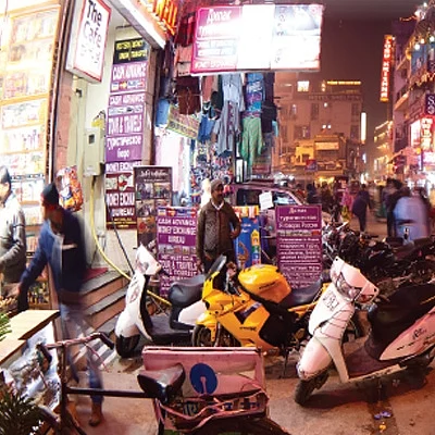 "பகலிலேயே பாதுகாப்பு இல்லை... இரவில் பாதுகாப்புத் தருவார்களா?"