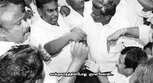 கைகலப்பில் அ.தி.மு.க.... கைகட்டி நின்ற காவல் துறை!