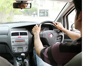 ரீடர்ஸ் ரிவியூ - FIAT GRANDE PUNTO