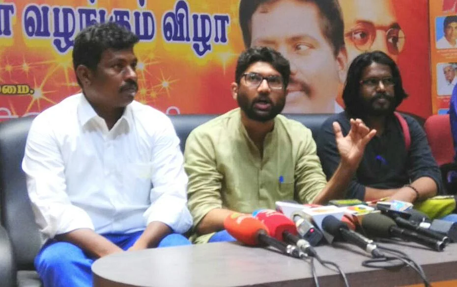 `சர்காருக்கு எதிராகப் பொங்கும் அரசு ராஜலட்சுமி விவகாரத்தில் மௌனம் காப்பது ஏன்?’ - ஜிக்னேஷ் மேவானி தாக்கு!