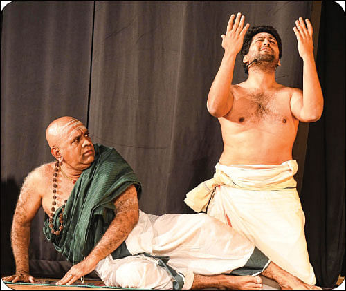 மும்மூர்த்திகளின் மேடை!