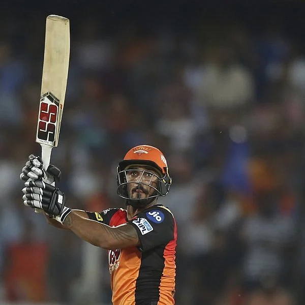 உதறல் பௌலர்கள்... அதிரடி பேட்ஸ்மென்... ஹைதராபாத் த்ரில்லர்! #SRHvMI