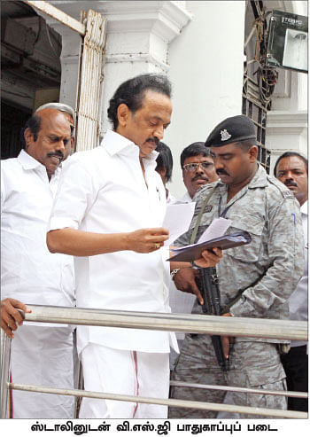 மிஸ்டர் கழுகு: களையெடுக்க காலா ரெடி!