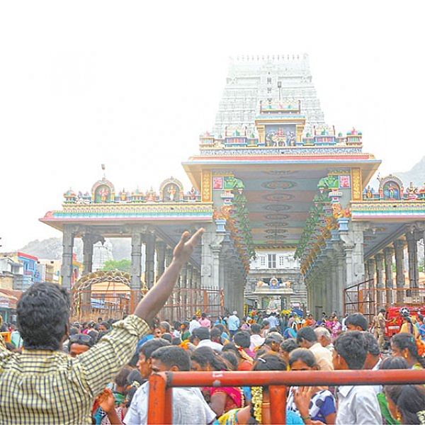 ‘வந்தது சித்தரா... சிவமா?’ - 212 முறை கிரிவலம்... கிரிவலத் தம்பதியின் இறையனுபவம்!