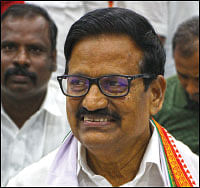 “தலைவர் ஆசையில் தப்பில்லையே?”