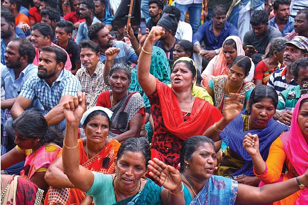 “சோறா கேட்டோம்... நீரா கேட்டோம்... குடியிருக்க வீடா கேட்டோம்?”