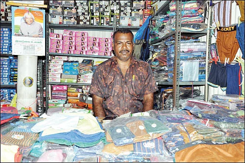 அங்காடித் தெரு! -2 - ஈரோடு கனி மார்க்கெட்... சிறு வியாபாரிகளின் சொர்க்கம்!