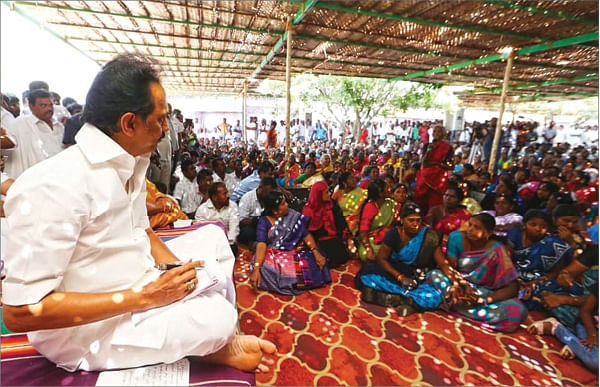 மிஸ்டர் கழுகு: தேர்தல் பட்ஜெட் 1500 கோடி: பாய்ந்த அமைச்சர்கள்... பம்மிய எடப்பாடி