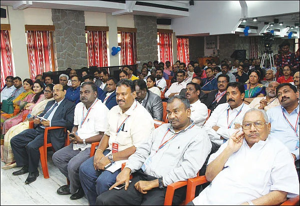 மதுரையில் சங்கமம்... தமிழால் இணைந்த தொழில் அதிபர்கள்!
