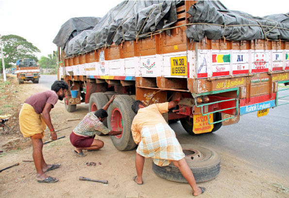 நெடுஞ்சாலை வாழ்க்கை!