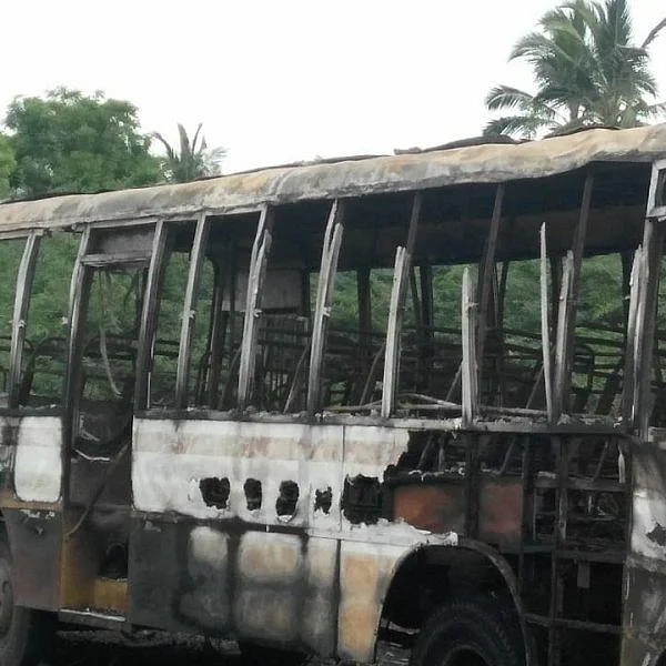 ராக்கெட் ராஜா கைதுக்கு எதிர்ப்பு..! நெல்லையில் பேருந்து தீ வைத்து எரிப்பு