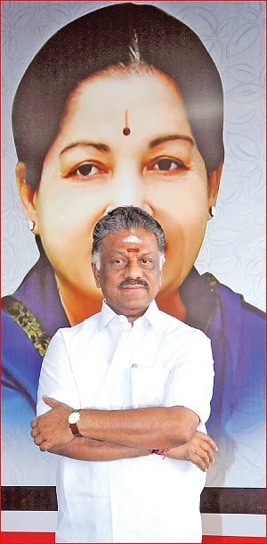 மிஸ்டர் கழுகு: பன்னீரை மாட்டி விட்ட சசிகலா!