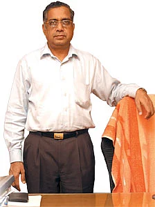 தனியாரா... பொதுத்துறையா... எது சேஃப்டி?