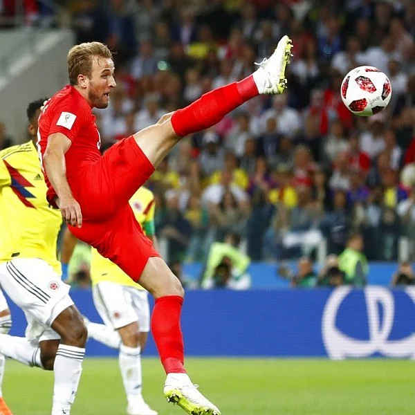 வரலாற்றைத் திருத்தி எழுதும் இங்கிலாந்து கால்பந்து அணி! #COLENG