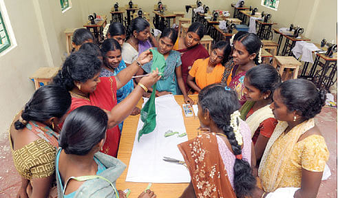 களத்தில் விகடன் - தானே துயர் துடைத்தோம் !