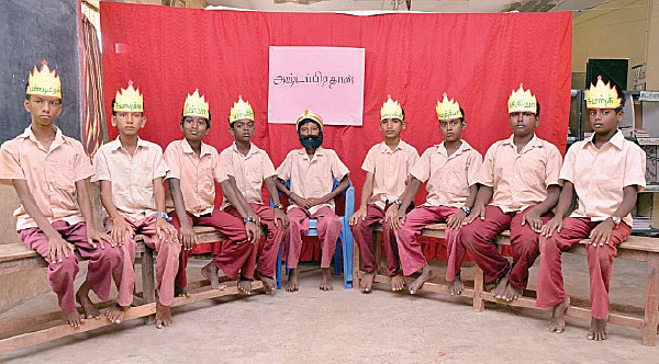வகுப்புக்கு வந்த வீர சிவாஜி!