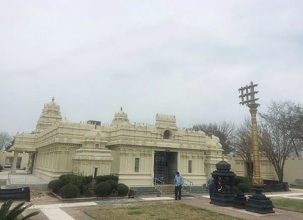 அமெரிக்காவில் அருளும் அங்கயற்கண்ணி!