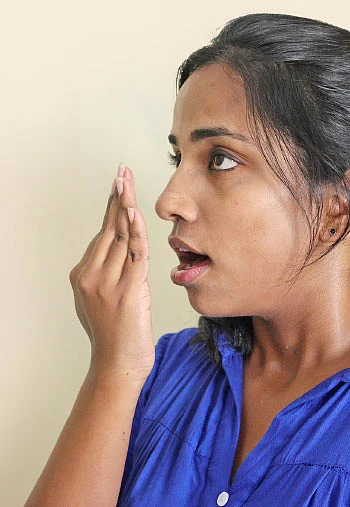 வாயை மூடி பேசவும்...