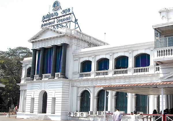 மிஸ்டர் கழுகு : கோட்டையில் இல்லாத முக்கிய அதிகாரிகள்!