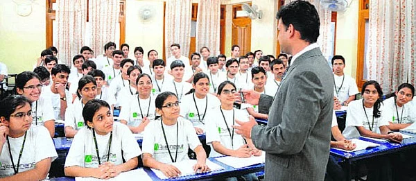 சாதியும்... உயர் கல்வியும்... 100 பில்லியன் பிஸ்னசும்!