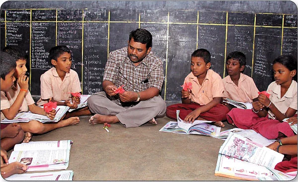 செம்பருத்தி மணக்கும் வகுப்பறை!