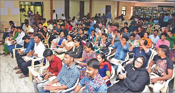 ``உணர்வுபூர்வத்தை ஒதுக்குங்கள்... அறிவுபூர்வமாக அணுகுங்கள்!''
