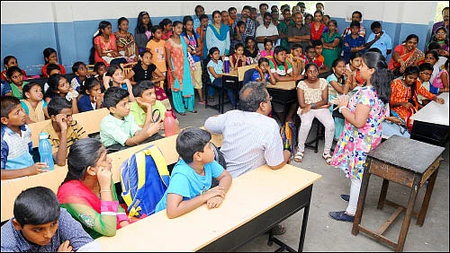 பேனா பிடிக்கலாம்... பின்னி எடுக்கலாம்!