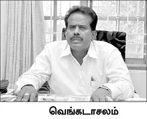 தொழிலாளர் நிலங்களை அபகரித்தாரா அ.தி.மு.க. சேர்மன்?