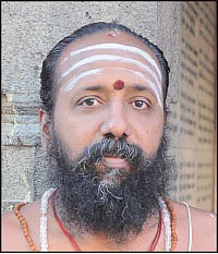 மயிலையே கயிலை!