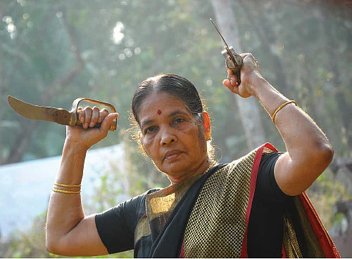 மன அழுத்தம் போக்கி ஆரோக்கியம் அளிக்கும் களரி! - அசத்தல் அம்மா `பத்மஸ்ரீ' மீனாட்சி