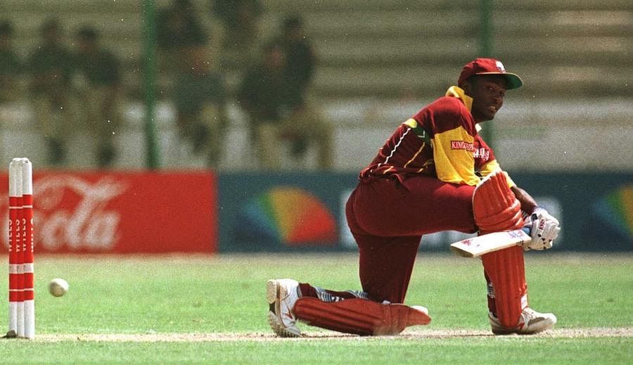 அந்த ஹூக்... டிரைவ்... ஃப்ளிக்... வி லவ் யூ லாரா! #HBDLara