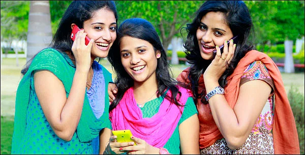 ட்விட்டர் சர்வே - உங்கள் குடும்பத்தில் எத்தனை செல்போன்?