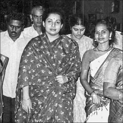மன்னார்குடி ரீவைண்ட் ஜாதகம் - 2 - சசிகலா சரித்திரம்!