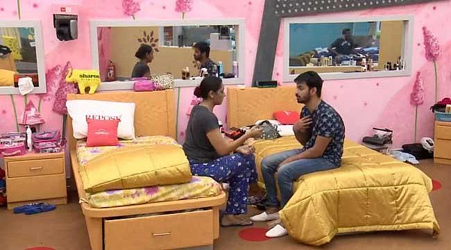 கட்டிப் பிடிச்சு கட்டிப் பிடிச்சு தலைவியான வைஷ்ணவி! #BiggBossTamil2