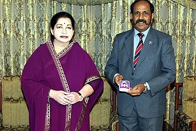 முன்னாள் போலீஸ் டிஜிபி நடராஜ் அ.தி.மு.க.வில் இணைந்தார்!