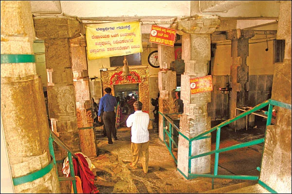 மண்ணுக்கடியில் மகேஸ்வர தரிசனம்! - குகைக்கோயில் அற்புதம்