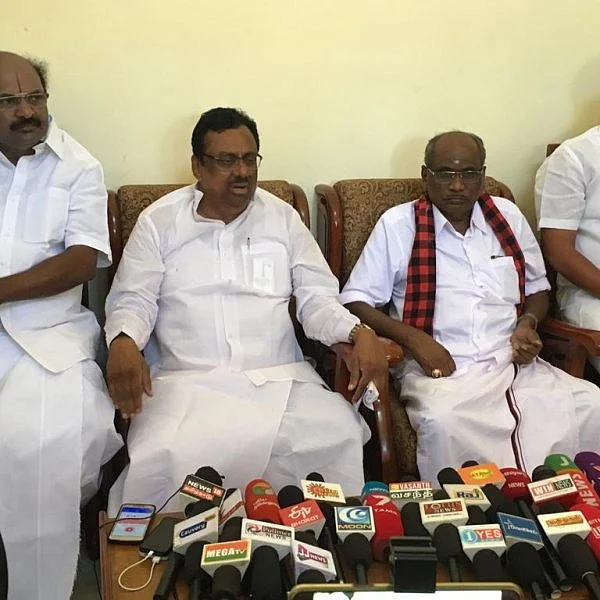 ``மேக்கே தாட்டூவில் அணை கட்ட மணல் சப்ளை செய்கிறார் ஓ.பி.எஸ் மகன்!” − ஈ.வி.கே.எஸ் இளங்கோவன்