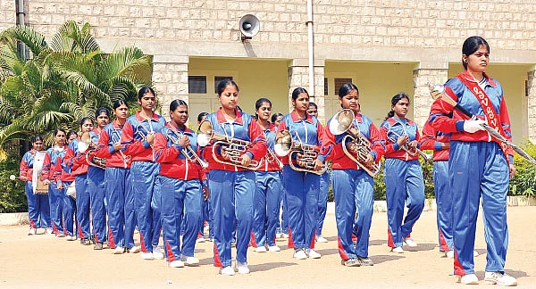 இது கல்லூரி பேண்ட்!