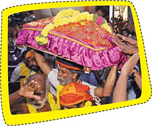 திருஆபரண பெட்டிக்கு பென்னாடை!